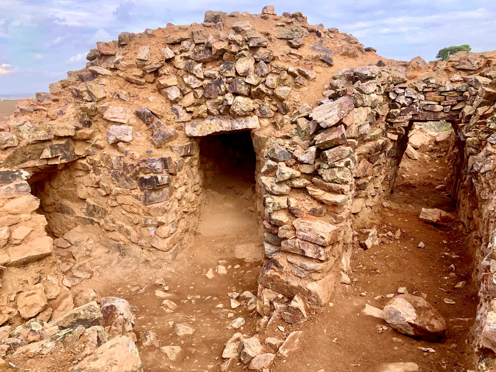 Encuentran Restos Humanos En Un Túmulo Funerario De Hace 4.000 Años ...