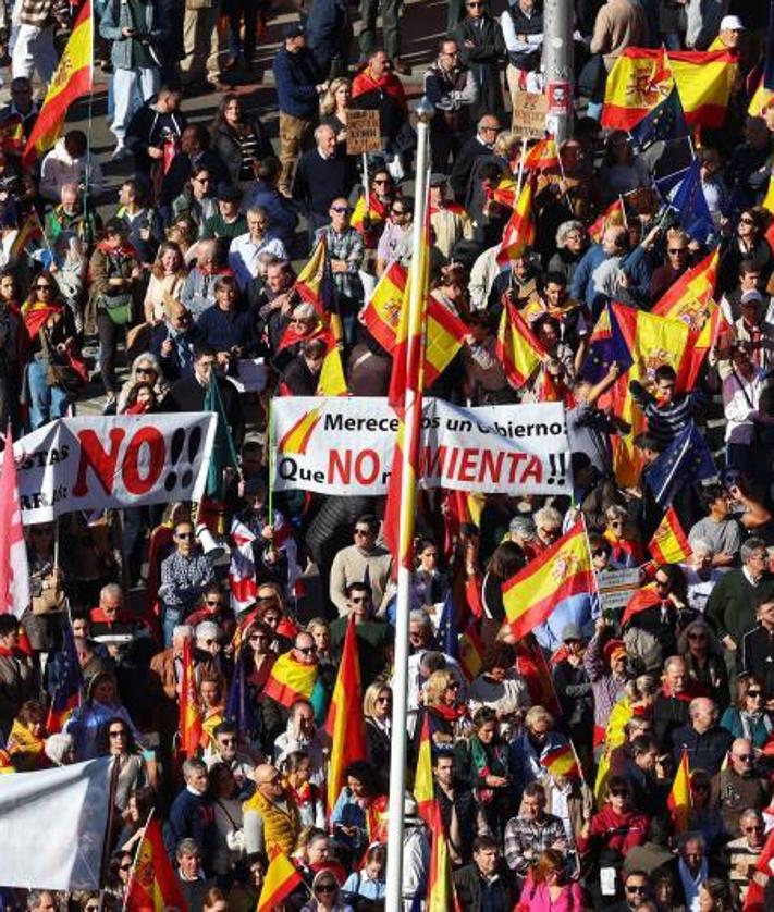 Imagen secundaria 2 - Algunos de los manifestantes en Cibeles.