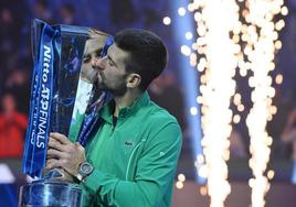 Djokovic no da opción a Sinner y supera al maestro Federer