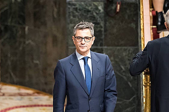 Bolaños recibe la cartera de Justicia de manos de su antecesora en el cargo, Pilar Llop, en un acto celebrado en la sede del Ministerio.