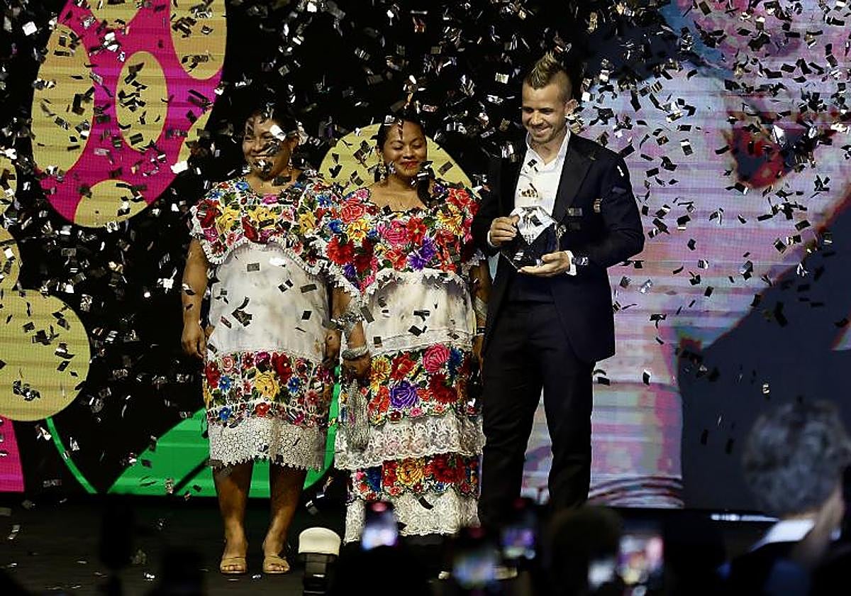 Dabiz Muñoz al recibir el premio.