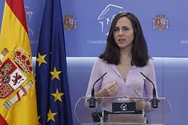 La secretaria general de Podemos, Ione Belarra, comparece en rueda de prensa en el Congreso.