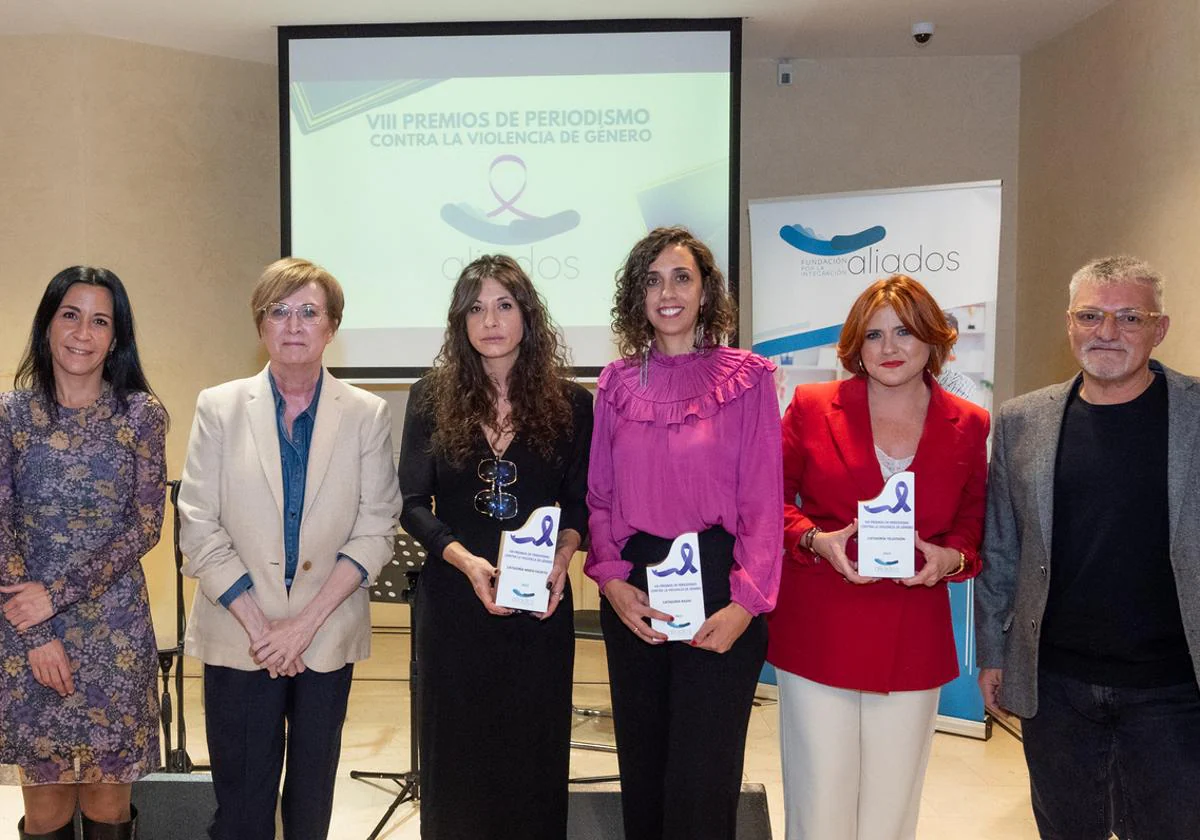 Raquel Martín, Eva Villegas e Isabel Valdés recogen sus Premios de Periodismo contra la Violencia de Género 'Fundación Aliados'.