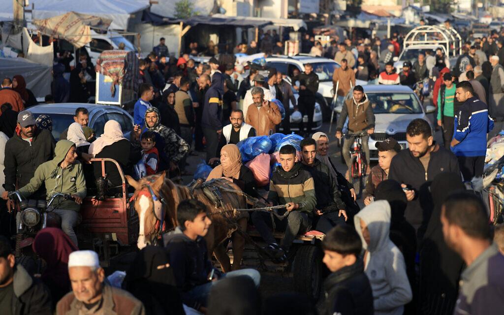 Numerosos refugiados protagonizan desde esta mañana una movilización para intentar regresar a sus hogares.