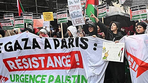 Los familiares de los rehenes franceses piden en París «la liberación de todos los cautivos»