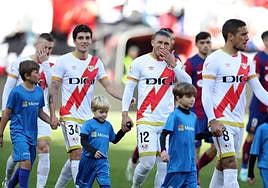 El golazo de Unai López al Barça y el del empate en propia puerta en Vallecas