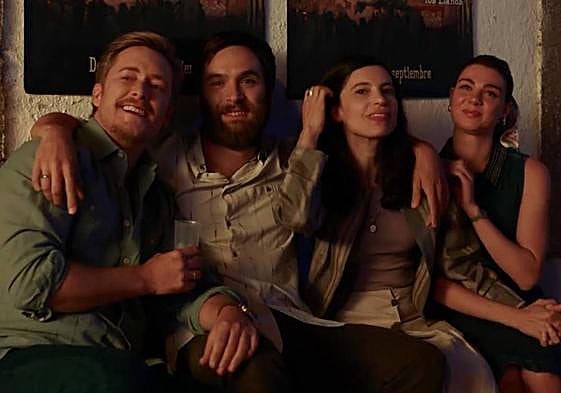 Los cuatro hermanos, unidos, en el final de la serie