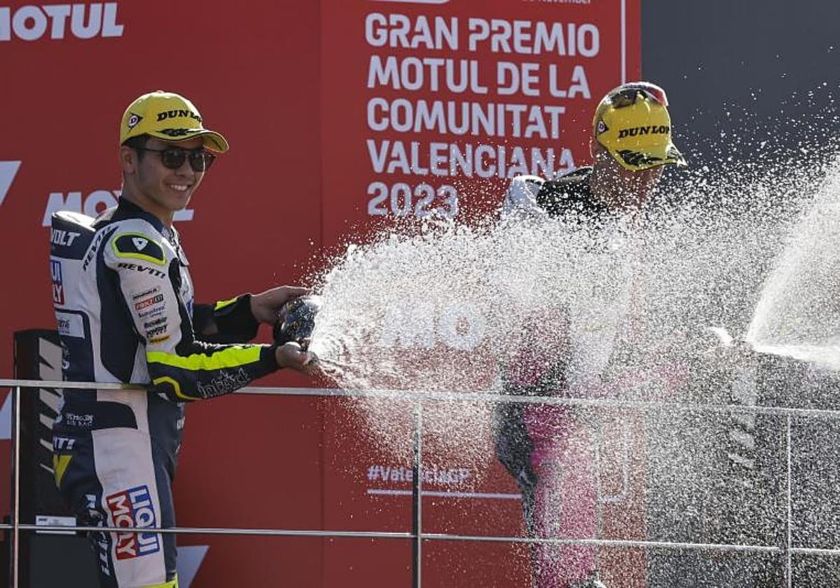 Ayumu Sasaki celebra su victoria.