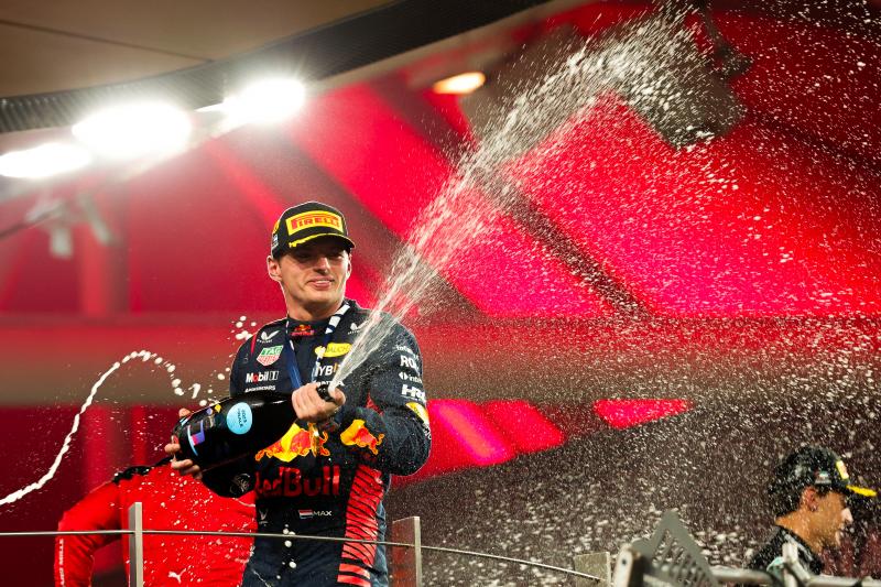 Max Verstappen celebra su último triunfo de la temporada de F1.