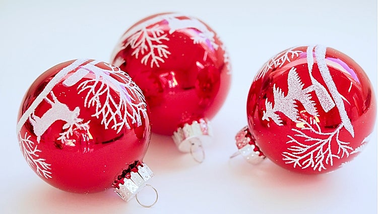 Éstas son las 10 bolas de navidad más bonitas de Ikea, Leroy Merlin y Amazon para una casa navideña
