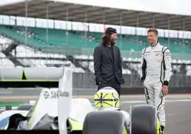 Keanu Reeves y Jenson Button, en un capítulo de 'Brawn GP'.