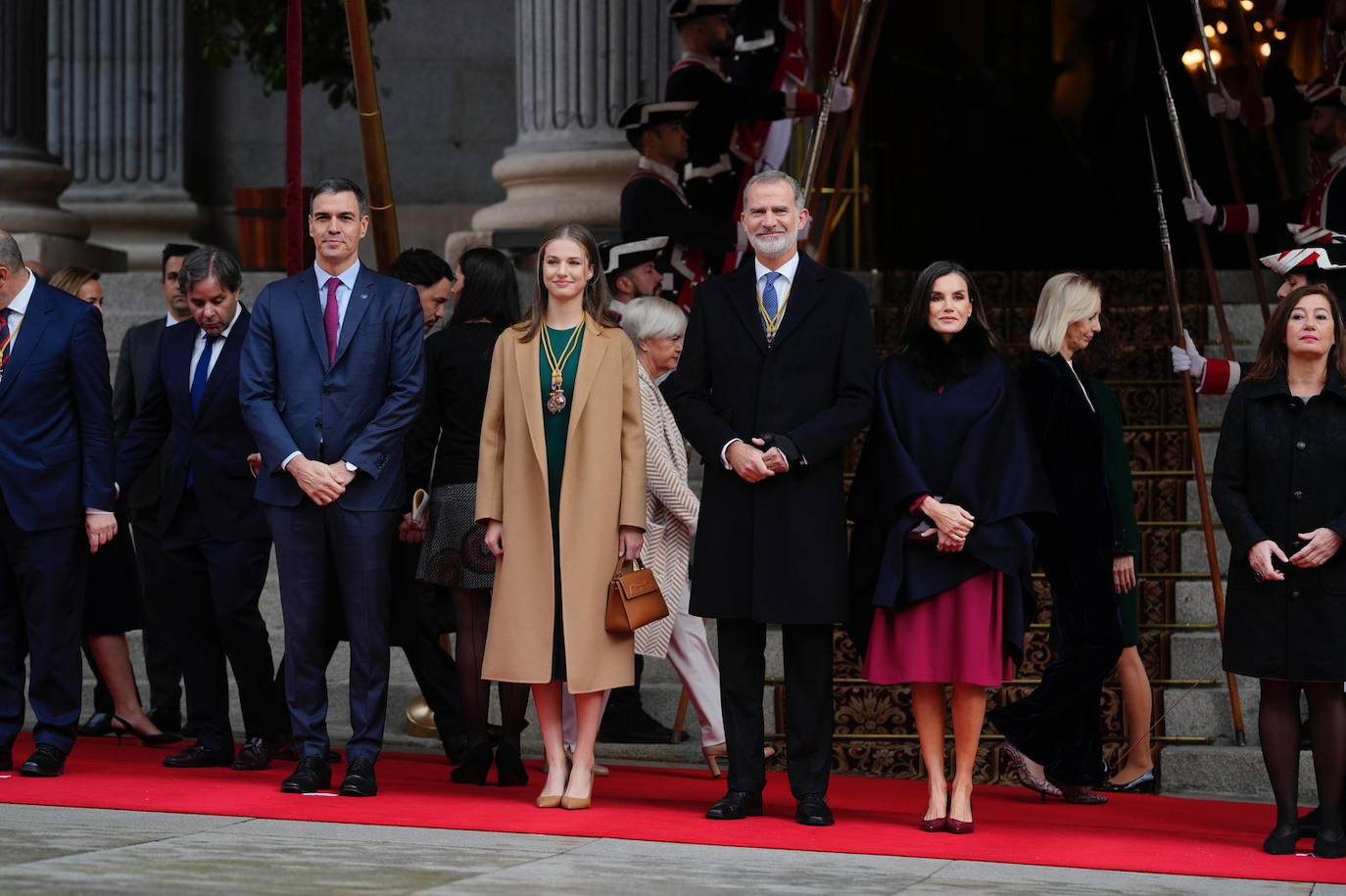 El Rey, la Reina y la Princesa de Asturias a su llegada al Congreso.