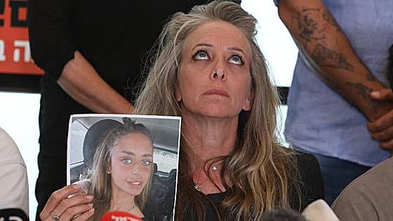 Hamás libera a dos mujeres, entre ellas está una joven secuestrada en el festival de música