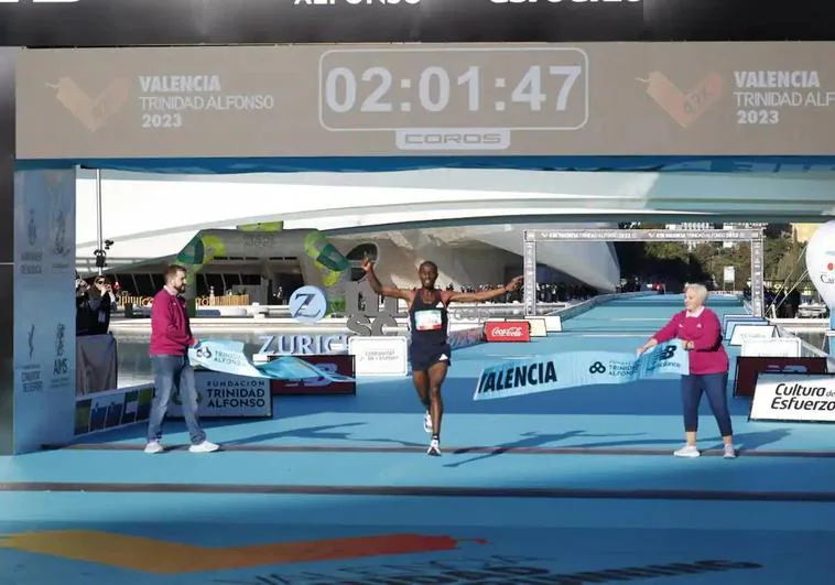 Lemma corre en Valencia el cuarto maratón más rápido de la historia
