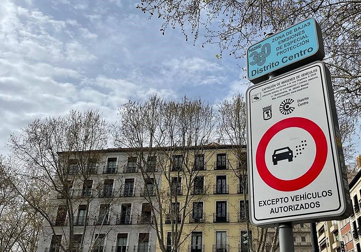 Cartel que indica la zona de bajas emisiones en Madrid