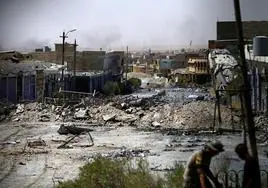 Edificios destruidos por los enfrentamientos, durante la guerra entre el Ejército iraquí y las Fuerzas de Movilización Popular chiítas (PMF) contra los militantes del Estado Islámico en Tal Afar.