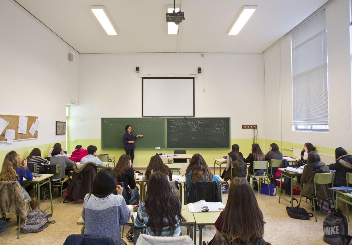 Alumnos españoles realizan una de las pruebas PISA.