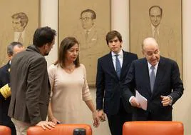 Francina Armengol y el diputado Miguel Ángel Sastre Uyá acompañan al padre de la Constitución, Miquel Roca