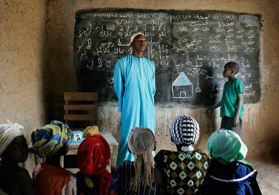 Niños asisten a clase en una escuela coránica de Fala (Mali).