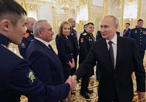 El presidente ruso, Vladímir Putin, en una ceremonia celebrada este viernes en el Kremlin.