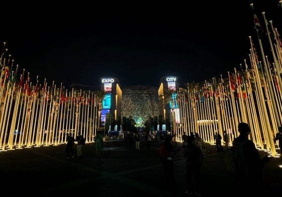 Expo2020 de Dubái por la noche.