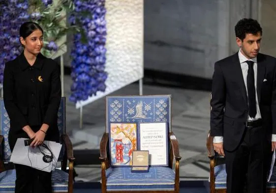 Kiana y Ali, hijos de Narges Mohammadi, representaron a su madre en la ceremonia del Nobel de la Paz.