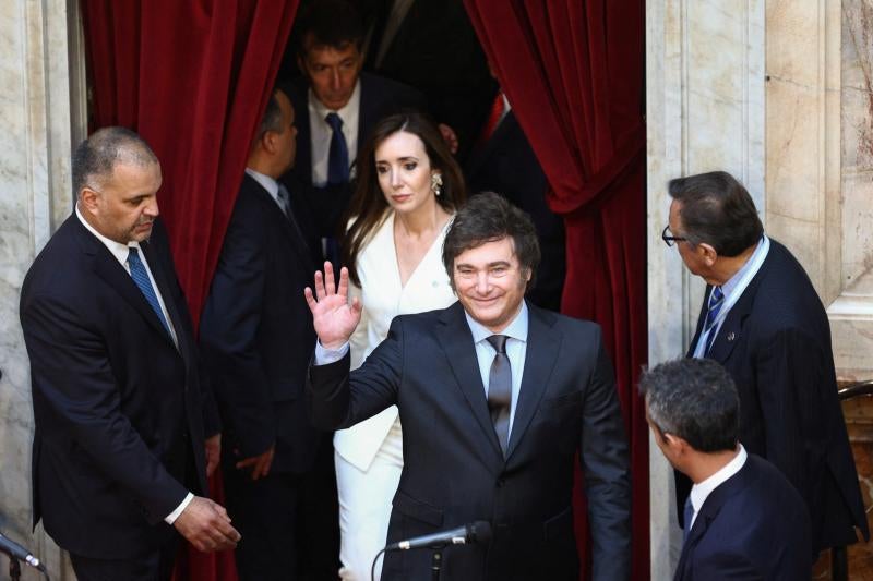 Javier Milei y la vicepresidenta, Victoria Villarruel, en la ceremonia de investidura.