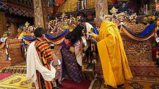 Los reyes de Bután presentan a su hija, Sonam Yangden Wangchuck
