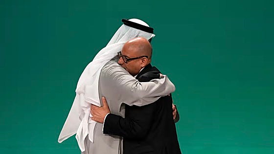 La COP28 logra un hito histórico que abre la puerta al fin de los combustibles fósiles