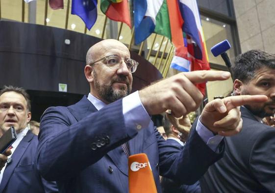 El presidente del Consejo Europeo, Charles Michel, anuncia el inicio de las negociaciones de adhesión con Ucrania y Moldavia