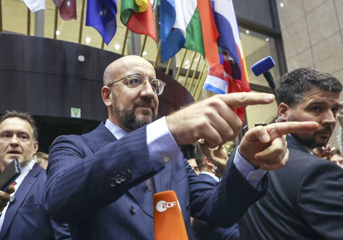 El presidente del Consejo Europeo, Charles Michel, anuncia el inicio de las negociaciones de adhesión con Ucrania y Moldavia