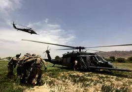Militares estadounidenses evacuan el sur de Afganistán.