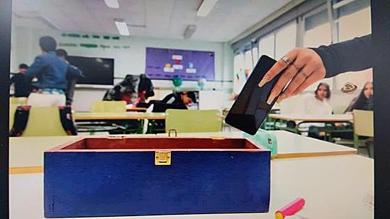 La comunidad educativa apoya un pacto estatal para restringir el móvil en los colegios e institutos