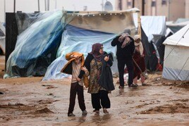 La lluvia ha incrementado las dificultades para los refugiados gazatíes.