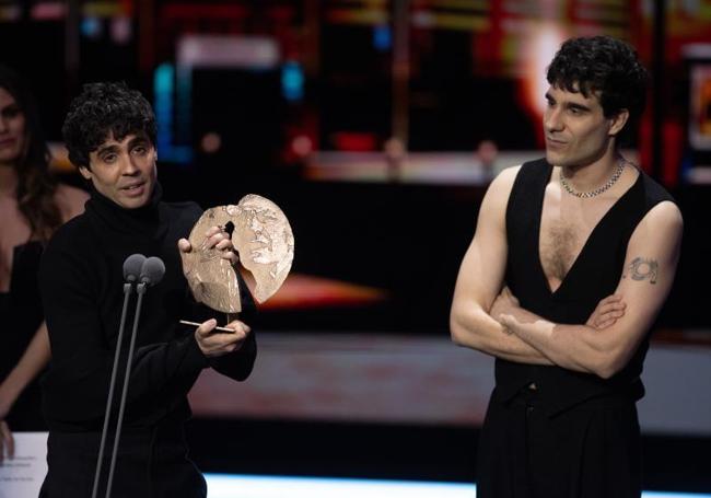 Javier Ambrossi y Javier Calvo reciben el premio a 'Mejor serie'