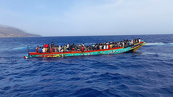 Mueren 61 migrantes en otro naufragio frente a la costa de Libia