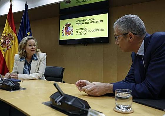El Gobierno amplía las ayudas hipotecarias a rentas de 38.000 euros con la banca en contra