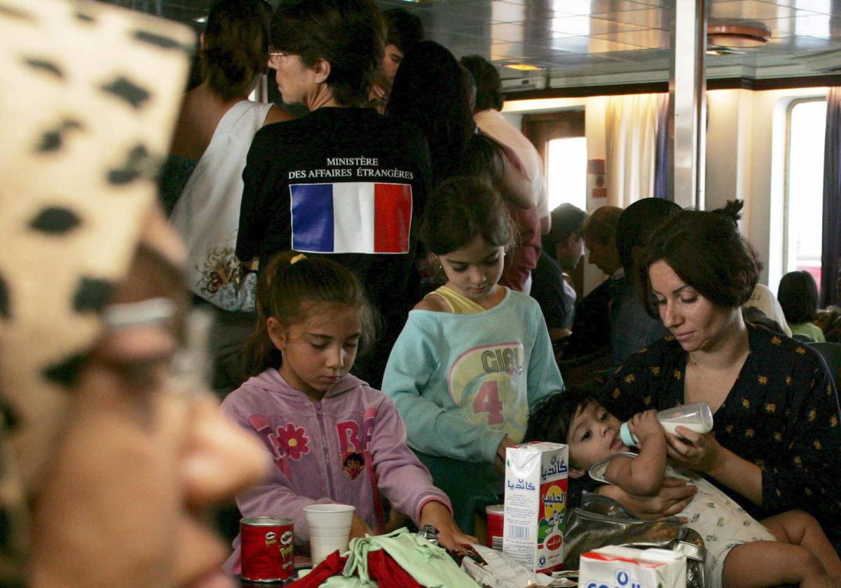 El Gobierno francés confía en lograr un acuerdo con la derecha para aprobar su reforma migratoria