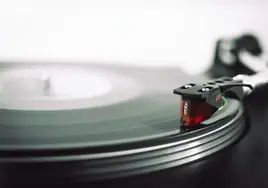 Dale un toque retro a tu casa con estos geniales tocadiscos