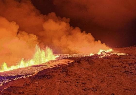 El volcán en erupción.