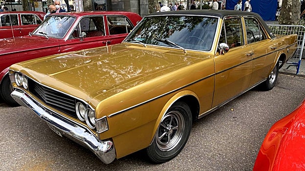 El Dodge 3700 tenía una carrocería proveniente del Dodge Polara argentino, pero modificada por Mario Gamarra