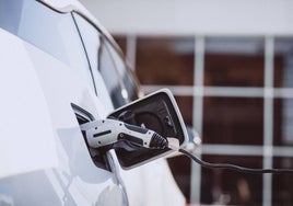 Repostaje de coche eléctrico