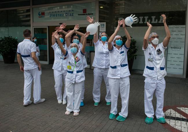 Sanitarios agradecen los aplausos de la población