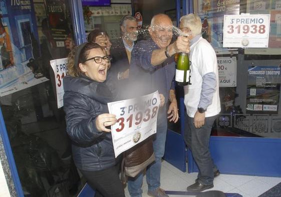 El municipio alicantino de Biar ha resultado agraciado con la totalidad del tercer premio del sorteo extraordinario de Navidad, el 31.938