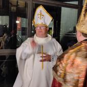 El Papa de la Lotería, el primero en entrar al Teatro Real