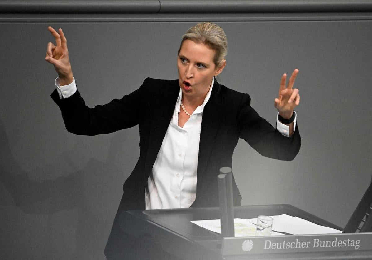 La copresidenta de la AfD, Alice Weidel, interviene en una sesión del Parlamento alemán.