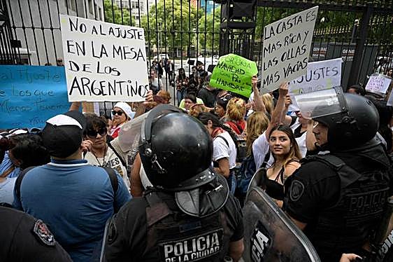 Argentina se prepara para un estallido social tras las primeras medidas de Milei