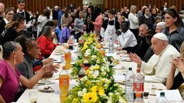 Un tiempo nuevo. Cena del Papa con 200 transexuales en el marco de la Jornada Mundial de los Pobres