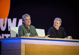 Guillermo Fesser y Juan Luis Cano, durante la grabación del especial.