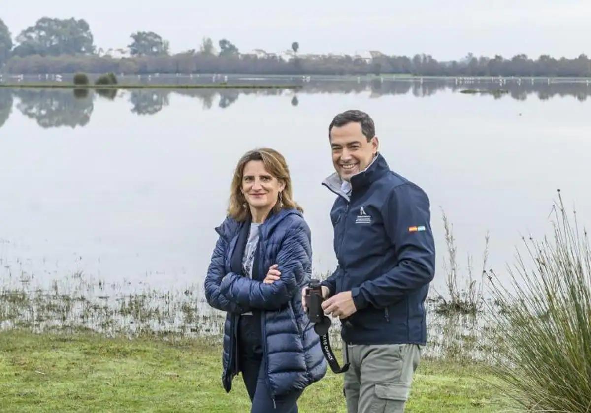 Juanma Moreno y Teresa Ribera, en una visita al Parque Nacional de Doñana